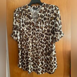 Pretty leopard print top.